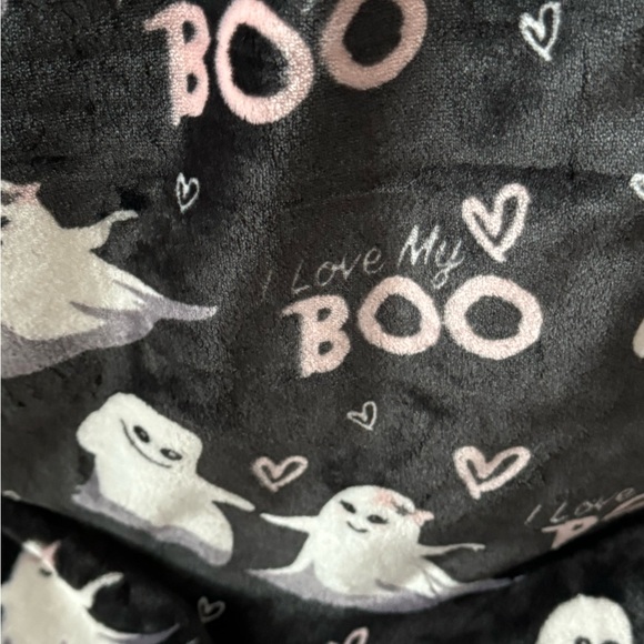 BLACK HALLOWEEN PLUSH THROW BLANKET W/ LOVE GHOSTS “YOU’RE MY BOO” NEW - Picture 7 of 9